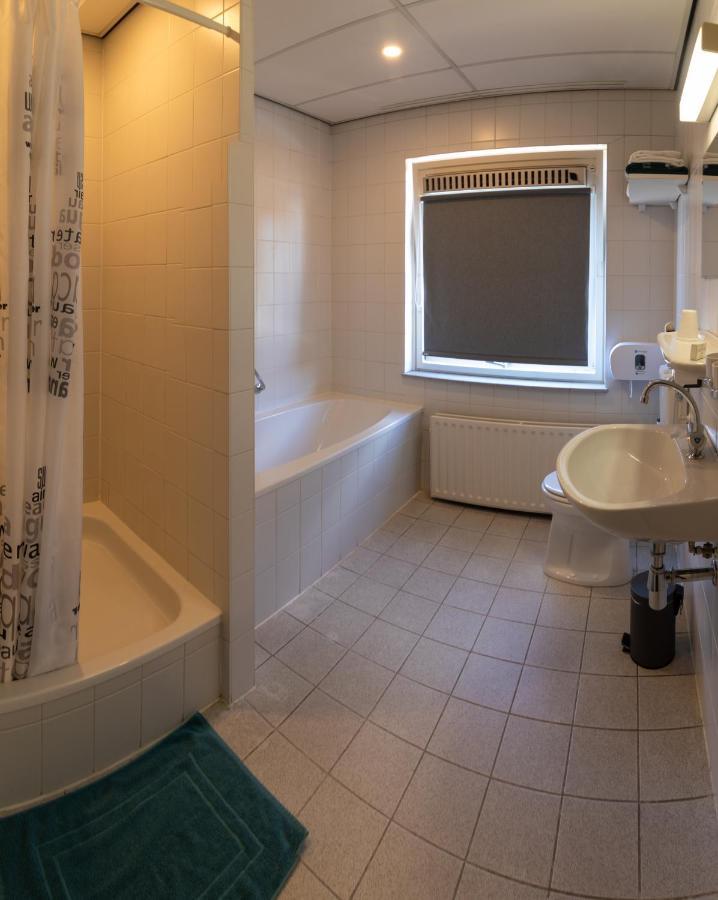 Hotel De Zwaan Schoondijke Eksteriør billede